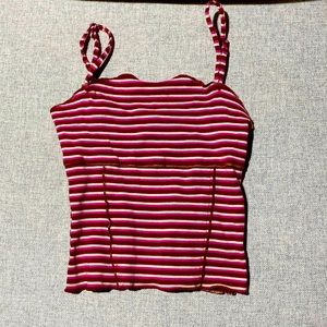 cutesy urban tank 🧶🧶would fit a size small and medium.